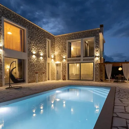 Rafaelia Premium With Private Pool In