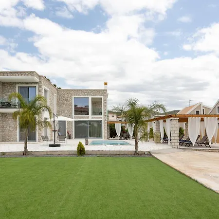 Rafaelia Premium With Private Pool In *