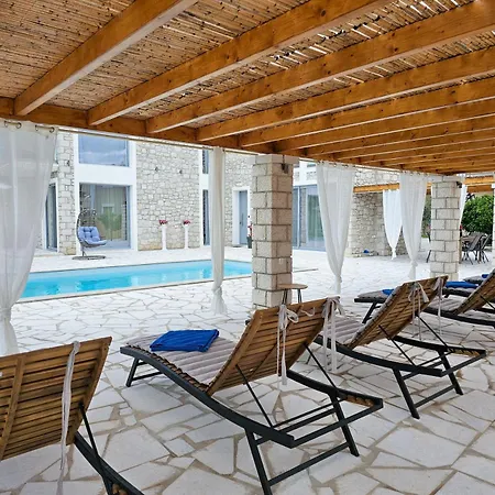 Rafaelia Premium With Private Pool In Βίλα Δρέπανο