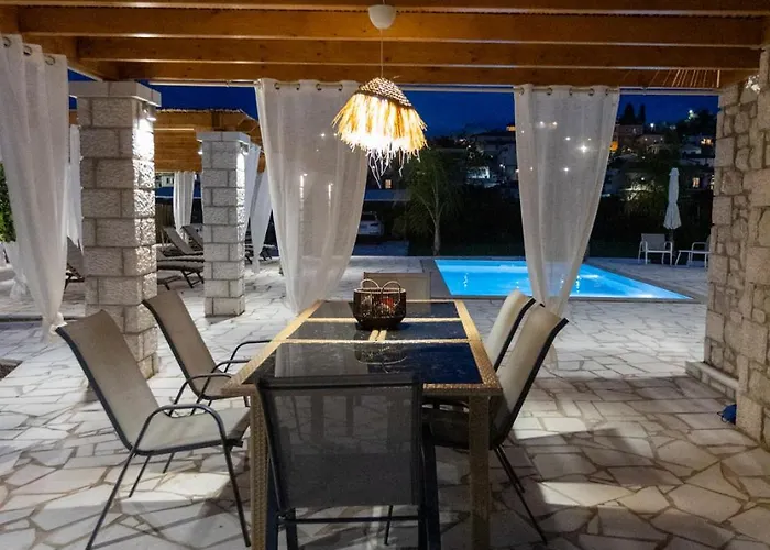 Villa Rafaelia Premium With Private Pool In