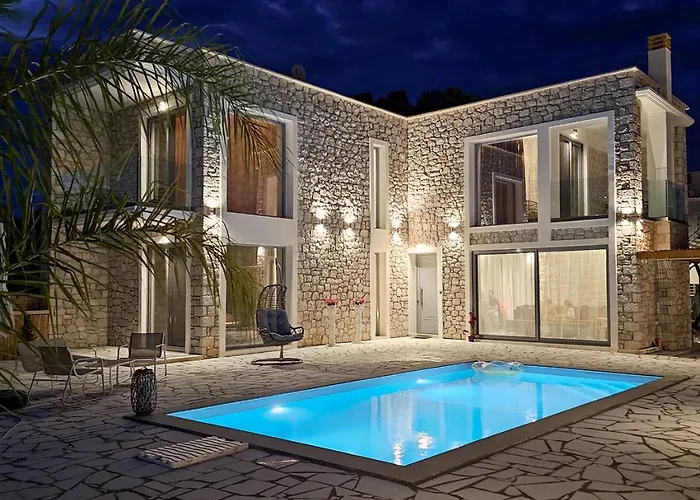 Rafaelia Premium With Private Pool In Villa *