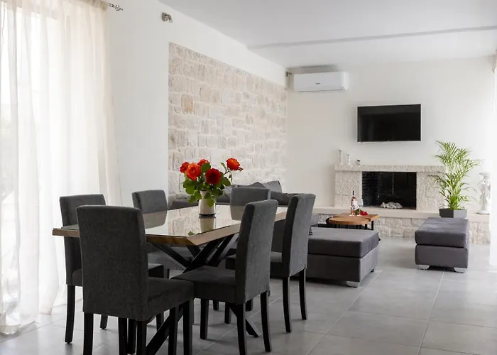 Villa Rafaelia Premium With Private Pool In