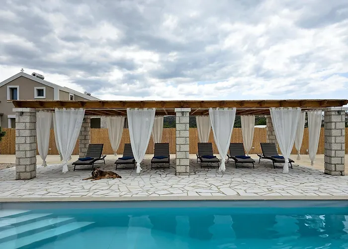 Rafaelia Premium With Private Pool In Willa *