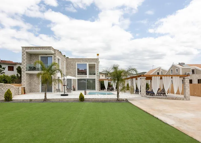 Rafaelia Premium With Private Pool In *